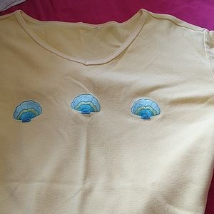 Yellow cotton tee with seashells